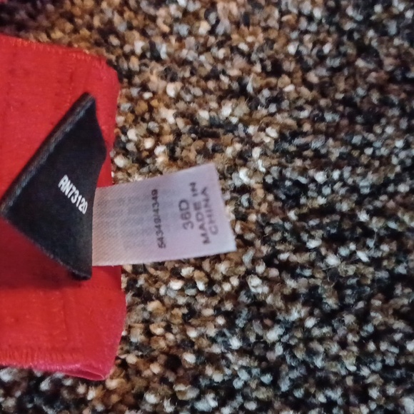 Frederick's bra - Picture 8 of 8